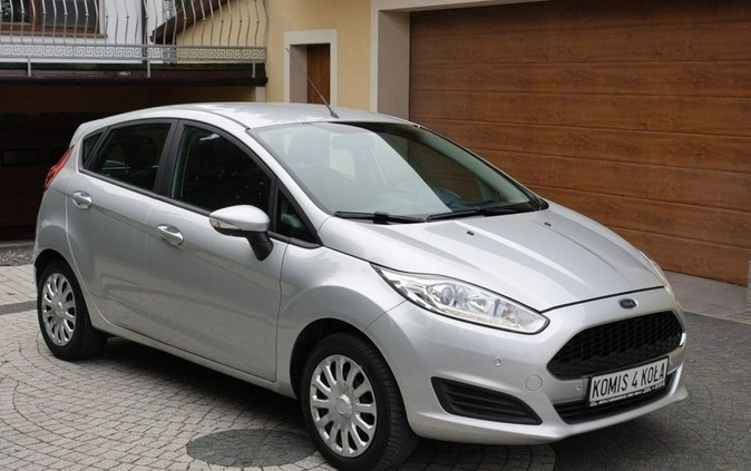 Ford Fiesta cena 32900 przebieg: 119000, rok produkcji 2017 z Ryn małe 191